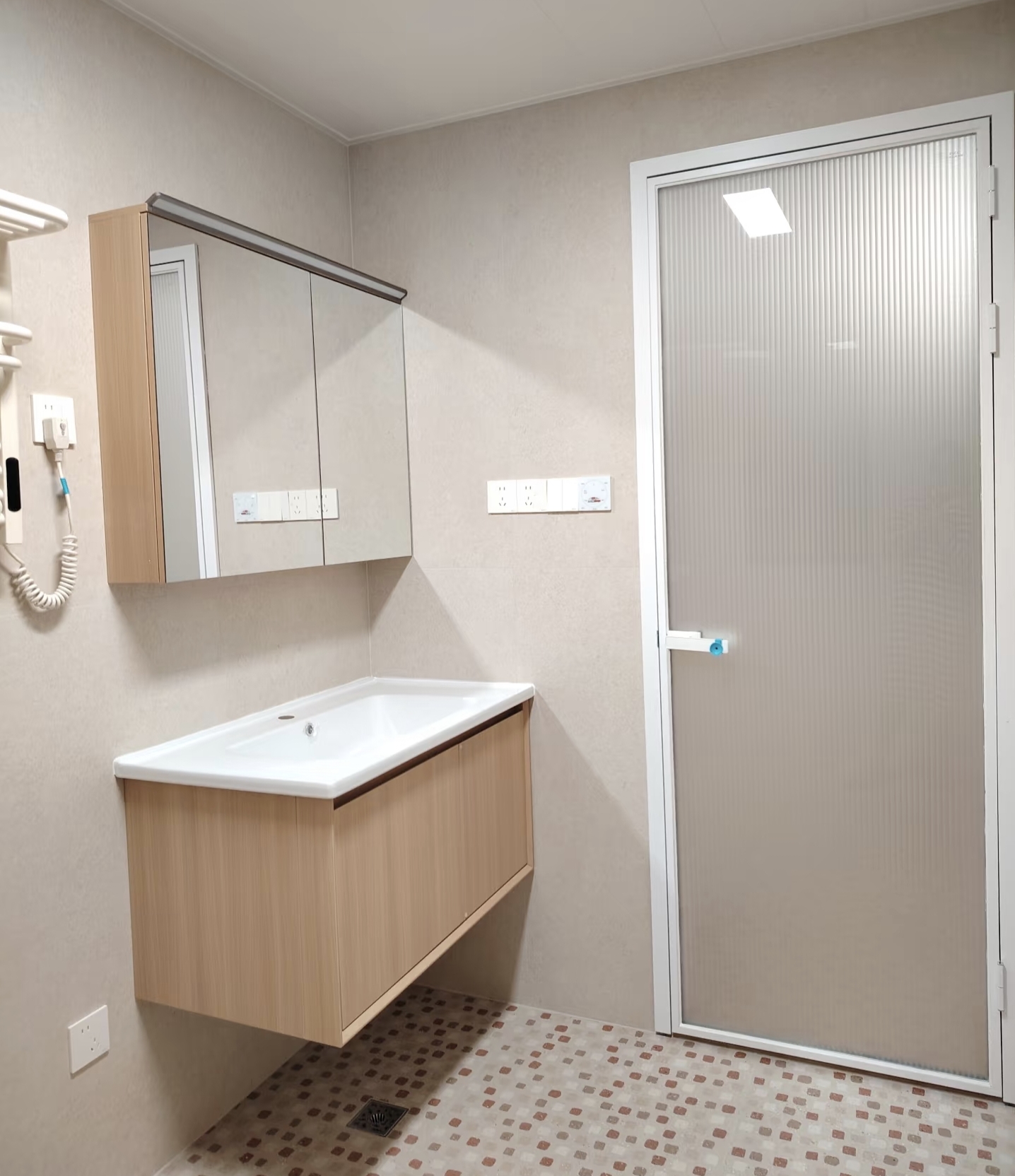 Waterproof Aluminum Bathroom Casement Doors With Privacy Frosted Glass For Home Wet Room Application